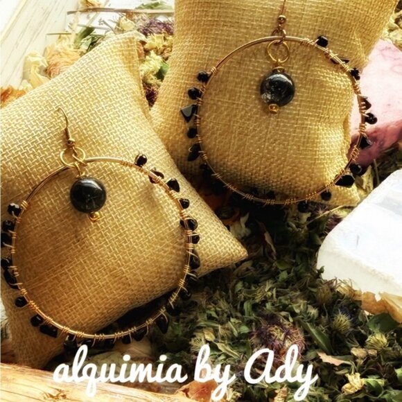 Gold statement earrings with black gemstones - Picture 1 of 1